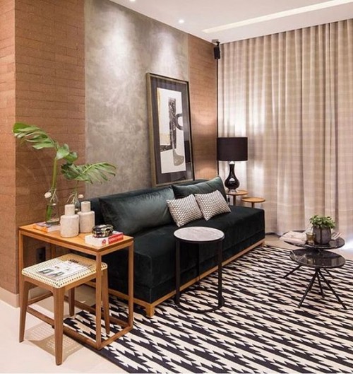 Escolhendo mesas e sofás